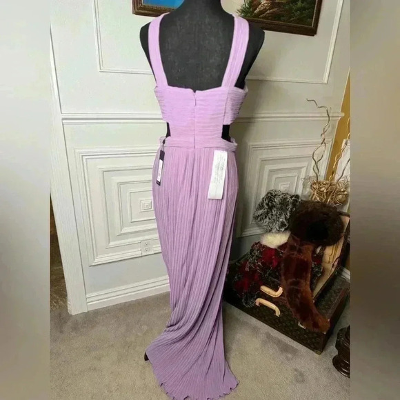 BNWT Crisscross Cut-Out pleated and lined long Gown - Picture 15 of 17